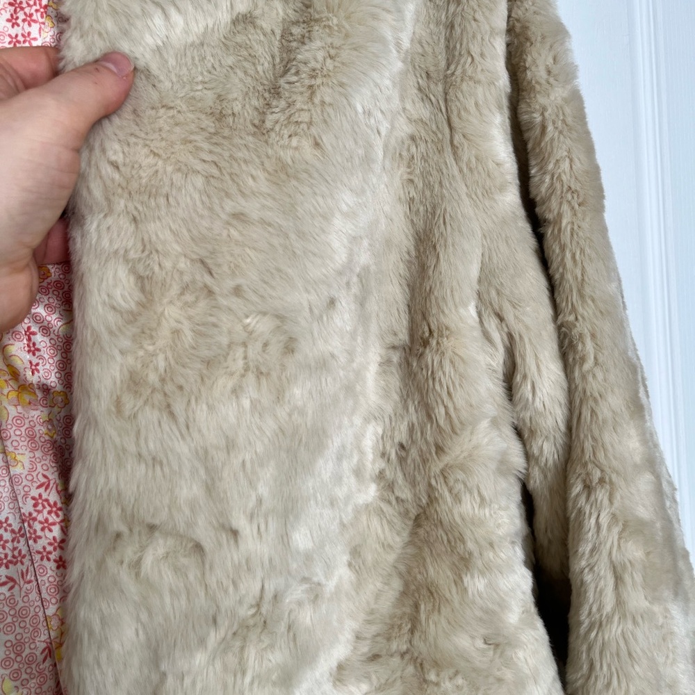 Old Navy Women's Plush Teddy Jacket in Tan - Picture 6 of 7